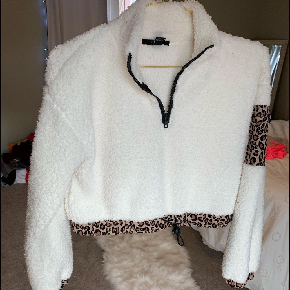 Leopard Sherpa Crop Sweatshirt
